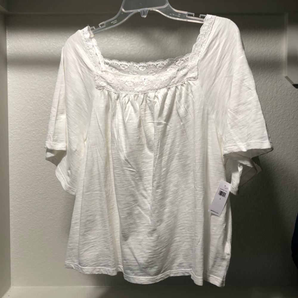 BNWT Gap shirt